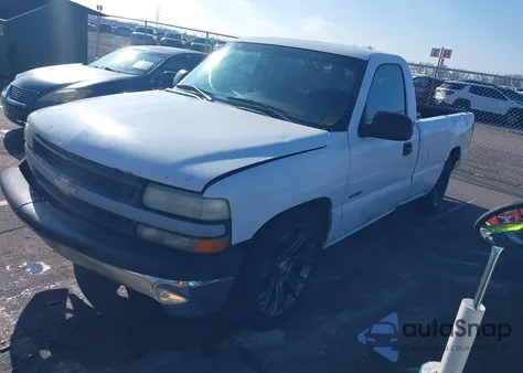 2000 Chevrolet Silverado 1500 from USA, damaged, VIN 1GCEC14V3YE355042